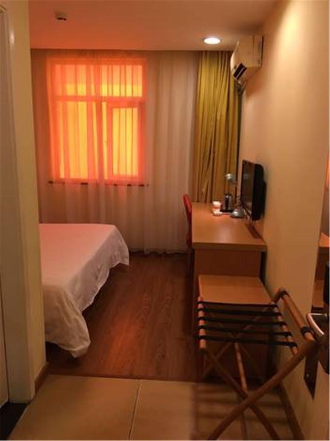 Home Inn Guangzhou Guangdong University Of Foreign Studies Baiyun Avenue Buitenkant foto