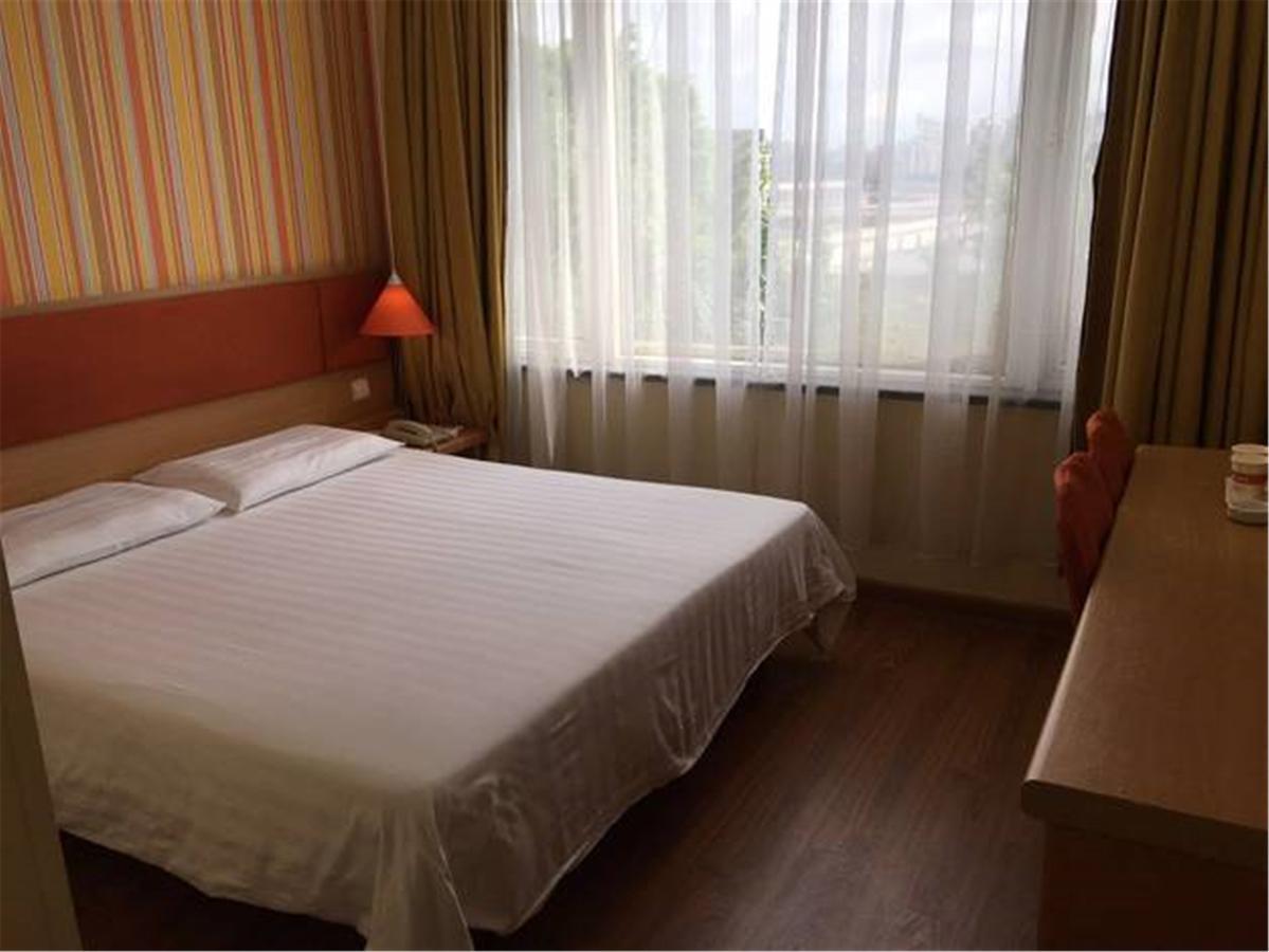 Home Inn Guangzhou Guangdong University Of Foreign Studies Baiyun Avenue Buitenkant foto